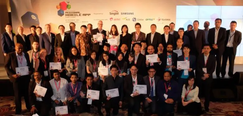 เอไอเอส ติดปีก Tech StartUp คนไทย พาบุกตลาดสากลทีม SocialGiver คว้าชัยชนะ สุดยอดโมบายแอปฯ แห่งภูมิภาค จากเวที “Singtel Group – Samsung Regional Mobile App Challenge”