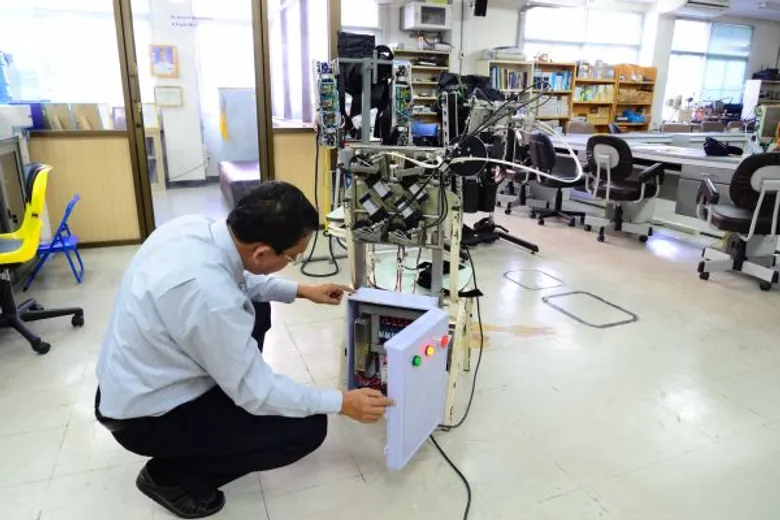นักวิจัยไทย คิดค้น PMK “หุ่นยนต์เสริมพลังแขน” PMK “Robotic Exoskeleton Hand”