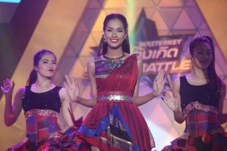 เรื่องย่อ: สาวน้อยร้อยล้าน