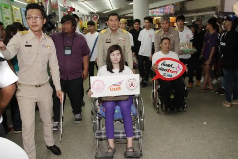 ปลัด พม. เปิดงาน “รณรงค์ปีใหม่หยุดความพิการบนท้องถนน” หวังลดการเกิดความพิการจากอุบัติเหตุในช่วงเทศกาลปีใหม่ ’๕๙