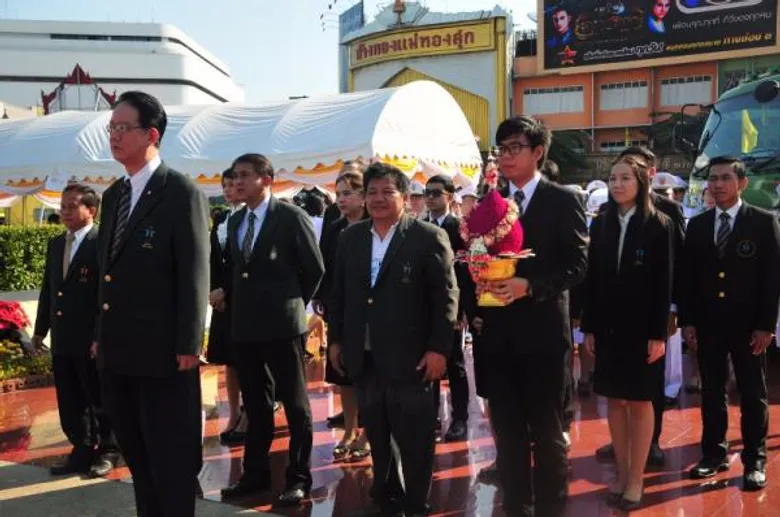 สภาพัฒนาการเมือง ร่วมพิธีวางพานพุ่มถวายราชสักการะ เนื่องในวันสมเด็จพระเจ้าตากสินมหาราช 28 ธันวาคม 2558