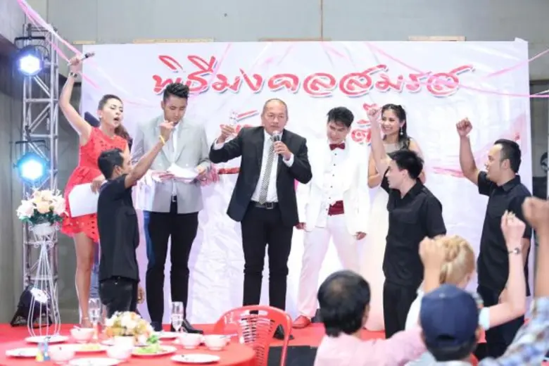 ทีวีไกด์: ซิทคอม "บริษัท ฮาไม่จำกัด" ตั๊ก ศิริพร – นุ้ย เชิญยิ้ม อินเลิฟ!!! จัดงานแต่งงานรอบ 2