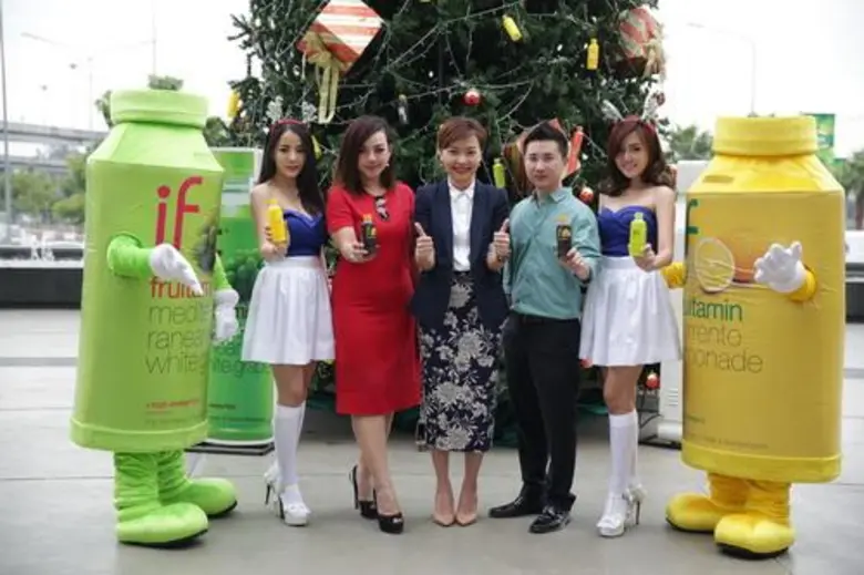 นายรัชพล สกุลไทย (ที่ 2 จากขวามือ) ผู้จัดการฝ่ายผลิ...