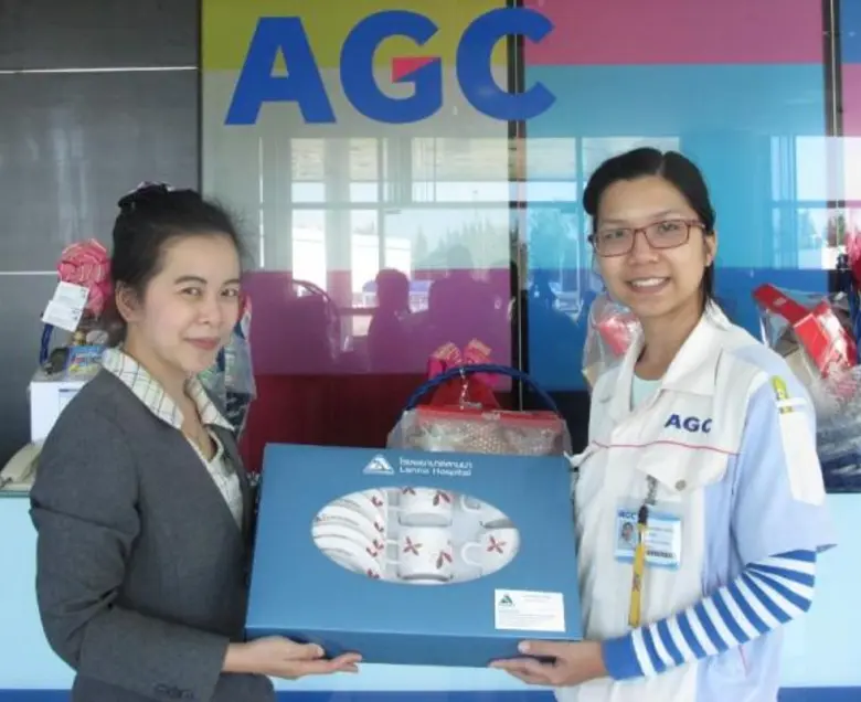 ตัวแทนผู้บริหาร โรงพยาบาลลานนา เข้ามอบของ...