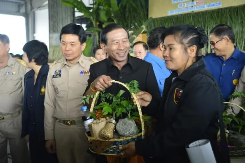 ภาพข่าว: รมว.กษ.ลงพื้นที่ช่วยภัยแล้ง
