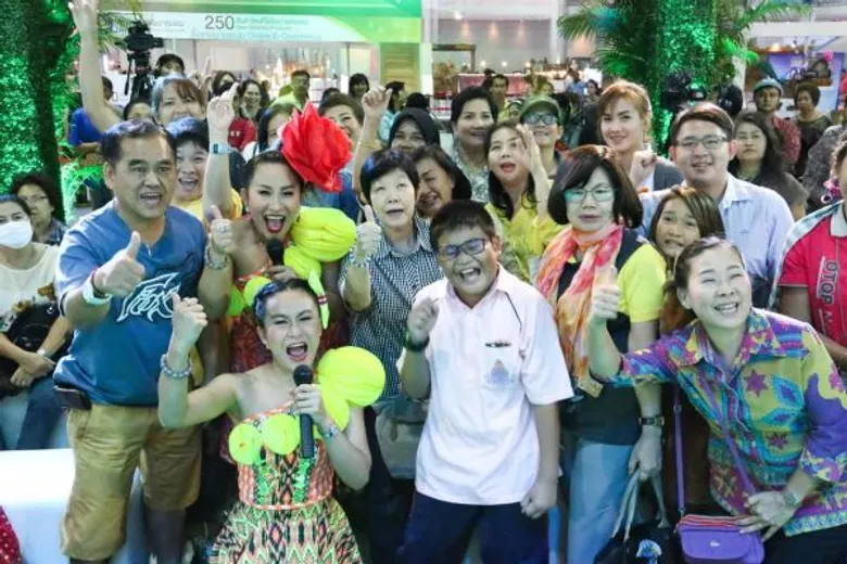 งดงามส่งท้ายปีเก่า GREEN OTOP 2015