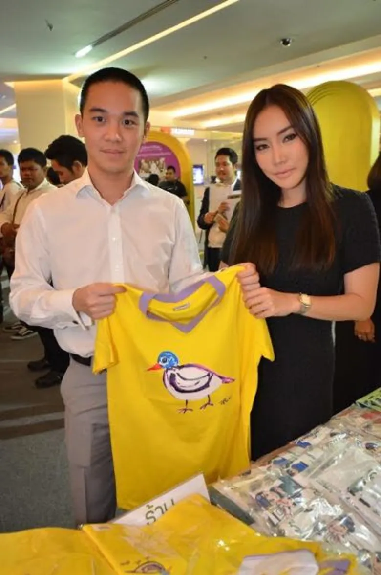 เซเลบฯใจบุญ ชวนอุดหนุนสินค้าฝีมือทหารผ่านศึก เพื่อแทนคำขอบคุณ ในงาน อผศ. กิฟ แอนด์ เทค เฟสติวัล (WVO Give & Take Festival) สัปดาห์วันทหารผ่านศึก 2559 “ให้ด้วยรัก อิ่มด้วยใจ”