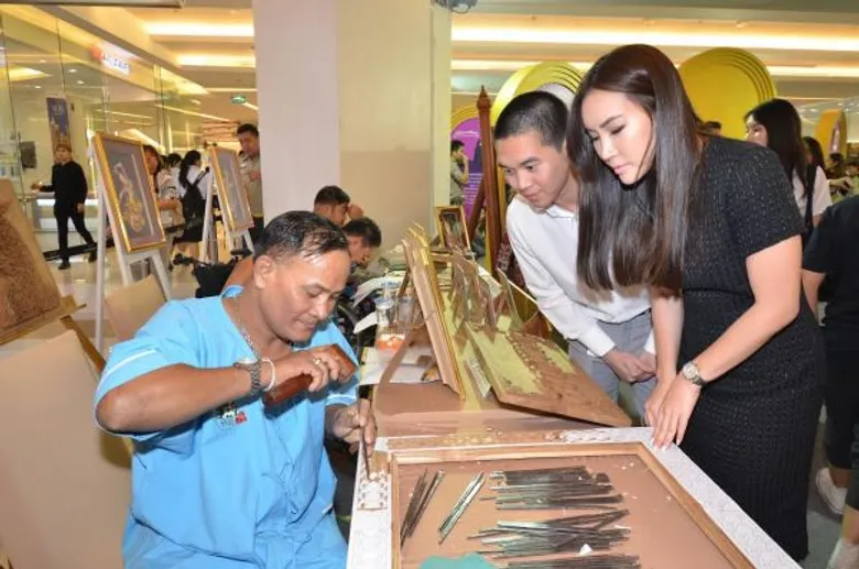 เซเลบฯใจบุญ ชวนอุดหนุนสินค้าฝีมือทหารผ่านศึก เพื่อแทนคำขอบคุณ ในงาน อผศ. กิฟ แอนด์ เทค เฟสติวัล (WVO Give & Take Festival) สัปดาห์วันทหารผ่านศึก 2559 “ให้ด้วยรัก อิ่มด้วยใจ”