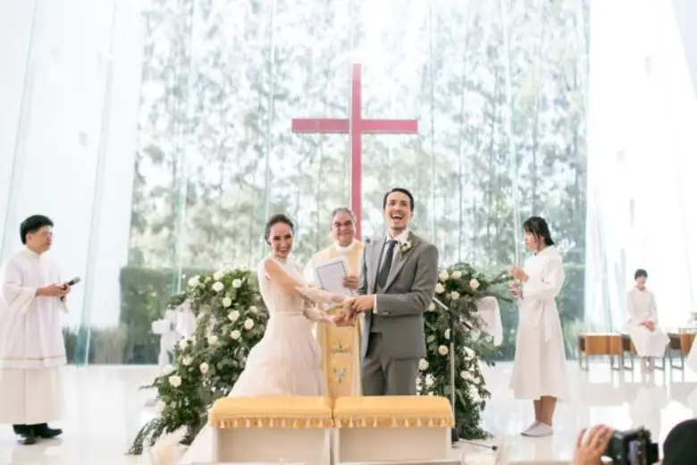 หลังจากเข้าพิธีมงคลสมรสรดน้ำสังข์ตามประเพ...