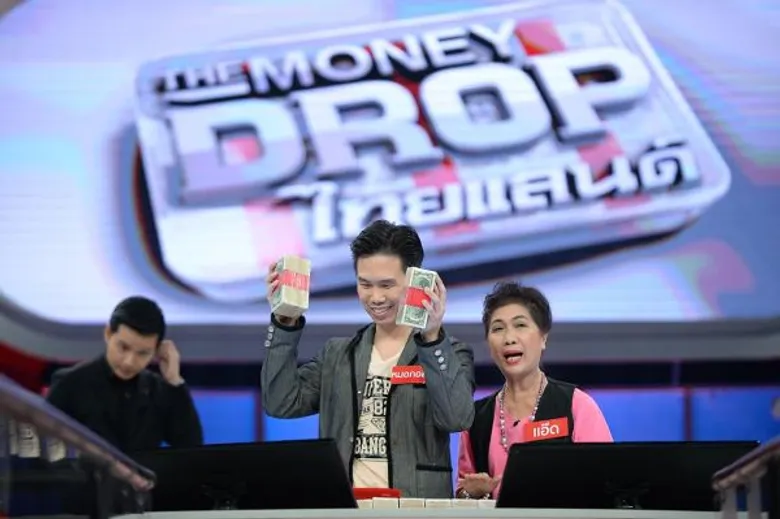 ทีวีไกด์: รายการ “The Money Drop ไทยแลนด์” หมอกอล์ฟ – แม่แอ๊ด คู่แม่ลูกจากทางบ้าน ร่วมพิสูจน์ความสามารถ 7 คำถาม ชิงแจ็กพอตเงินสดพร้อมรถยนต์