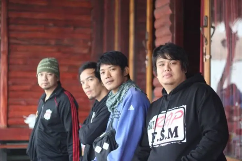 “ไก่ควงแก้ว น้องชายสุดเลิฟ & เอ อัลไซเมอร์ ตะลุยแพไทรโยค บุกกองถ่ายนเรศวร”