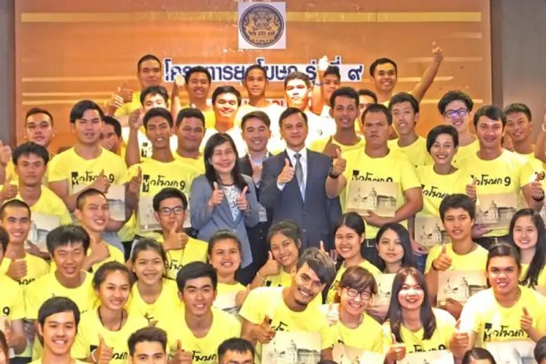 พล.ต.ม.ล.กุลชาต ดิศกุล ที่ปรึกษาโฆษกประจำ...