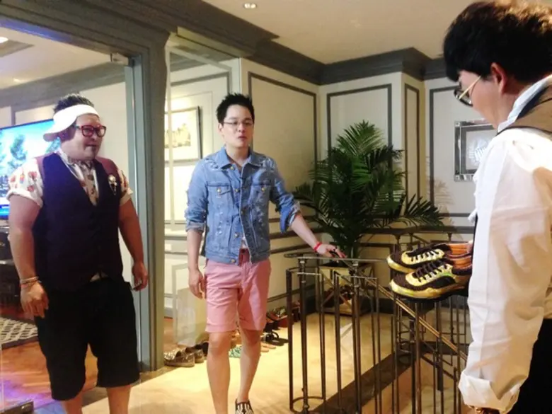 ทีวีไกด์: รายการ “Private Zone” “ก้อง-เชาเชา” เปิดอาณาจักรสุดหรูเจ้าพ่อเพชรเบอร์ 1 “หนึ่ง สุริยน”