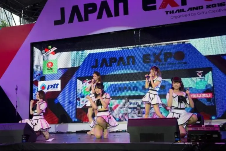 สนั่น!! เซ็นทรัลเวิลด์ 5 สาว AKB48 เปิดคอนเสิร์ตสร้างประวัติศาสตร์ครั้งแรกในไทย แฟนคลับปลื้ม สุดประทับใจในงาน Japan Expo Thailand 2016