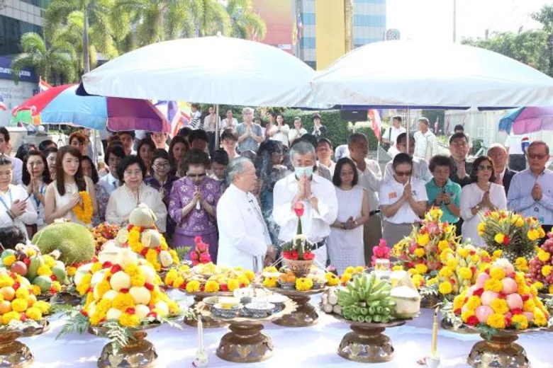 ช่อง 3 ถือฤกษ์ดี บวงสรวงศาลพระภูมิ ศาลพระพรหม ปี 2559