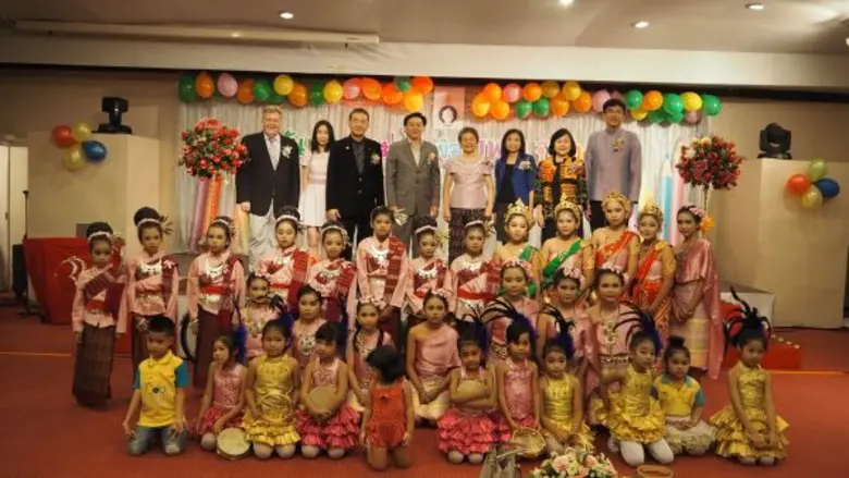 นางมาลี ตั้งสิน (ที่ 4 จากขวา) ประธาน นาย...