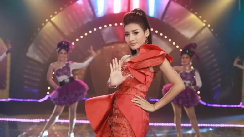 ถือเป็นนักร้องลูกทุ่งอีสานที่มาแรงแห่งยุค...