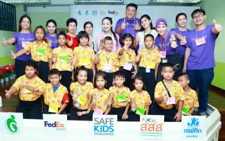 เด็กนักเรียนจากโรงเรียนวัดเลียบราษฎร์บำรุงกว่า 100 ...