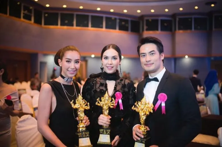 บอย-แมท-ปุ๊กลุ๊ก นำทีมนักแสดง เข้ารับรางวัล “พิฆเนศวร” ครั้งที่ ๔