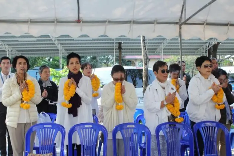 ช่อง 3 ถือฤกษ์ดี บวงสรวงสมเด็จพระเจ้าตากสินมหาราช และบวงสรวงพระพิฆเนศ ศาลพระภูมิ ประจำปี 2559