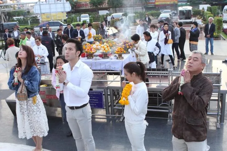 ช่อง 3 ถือฤกษ์ดี บวงสรวงสมเด็จพระเจ้าตากสินมหาราช และบวงสรวงพระพิฆเนศ ศาลพระภูมิ ประจำปี 2559