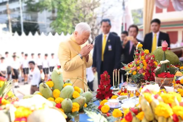 พลเอกเปรม ติณสูลานนท์ ประธานองคมนตรีและรั...