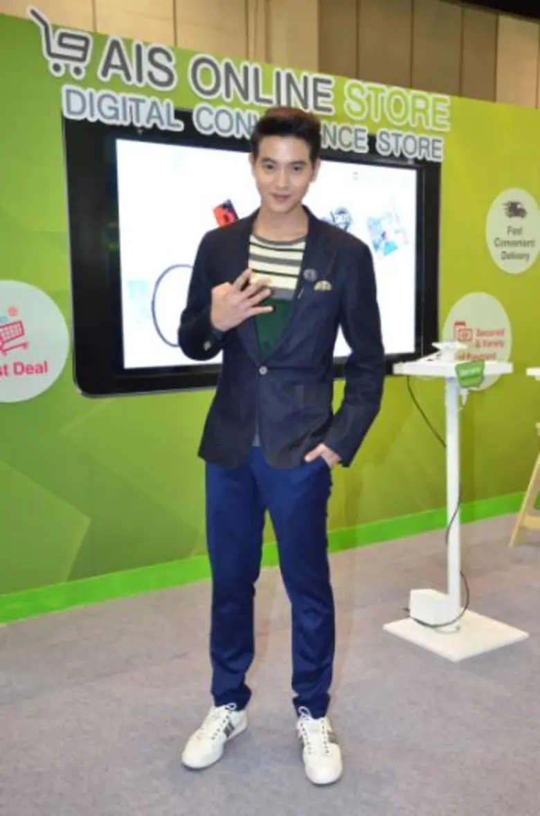 เอไอเอส จัดมหกรรมครั้งยิ่งใหญ่ “AIS 4G ADVANCED NEW WORLD NEW EXPERIENCE” ควง “เจมส์ จิ-เต้ย-รถเมล์-พลอยชมพู-ทีมนักแสดงฮอร์โมน” ร่วมเปิดโลกใหม่ไปพร้อมกัน!
