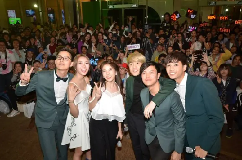 เอไอเอส จัดมหกรรมครั้งยิ่งใหญ่ “AIS 4G ADVANCED NEW WORLD NEW EXPERIENCE” ควง “เจมส์ จิ-เต้ย-รถเมล์-พลอยชมพู-ทีมนักแสดงฮอร์โมน” ร่วมเปิดโลกใหม่ไปพร้อมกัน!