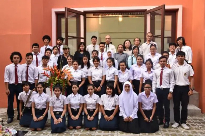 รศ.ดร.สุนทร โสตถิพันธุ์ อธิการบดีมหาวิทยา...