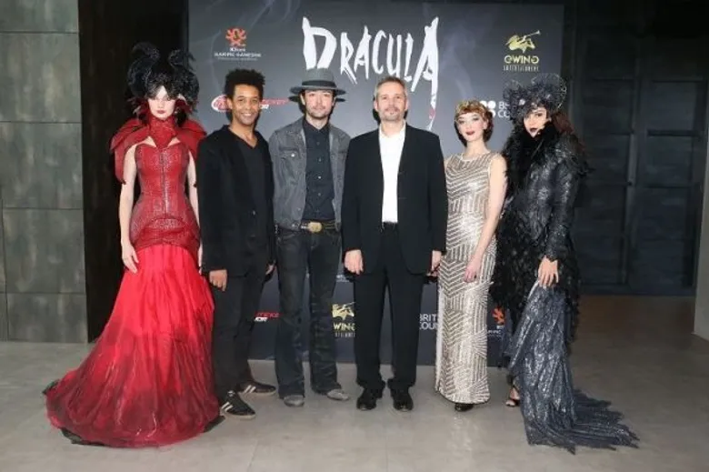 ละครเวที แดร็กคูล่า บลัดอิสไลฟ์ Dracula – Blood Is Life