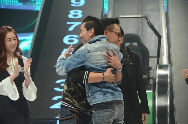 ทีวีไกด์: รายการ "ปริศนาฟ้าแลบ" ตลก ปะทะ ร็อค ใครจะอยู่ใครจะไป รวมทีมลุ้นใน ปริศนาฟ้าแลบ