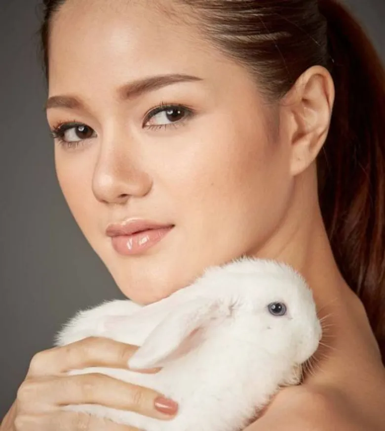 ดังไม่หยุด ฉุดไม่อยู่!เมนเทอร์หมวยอินเตอร์สุดแซ่บจากรายการดัง The Face Thailand ซีซั่น 2 คริส หอวัง แท๊กทีม กวาง และ เจสซี่ เจิดจรัสสวยฆ่าทุกสายตาในงานพรีเว่