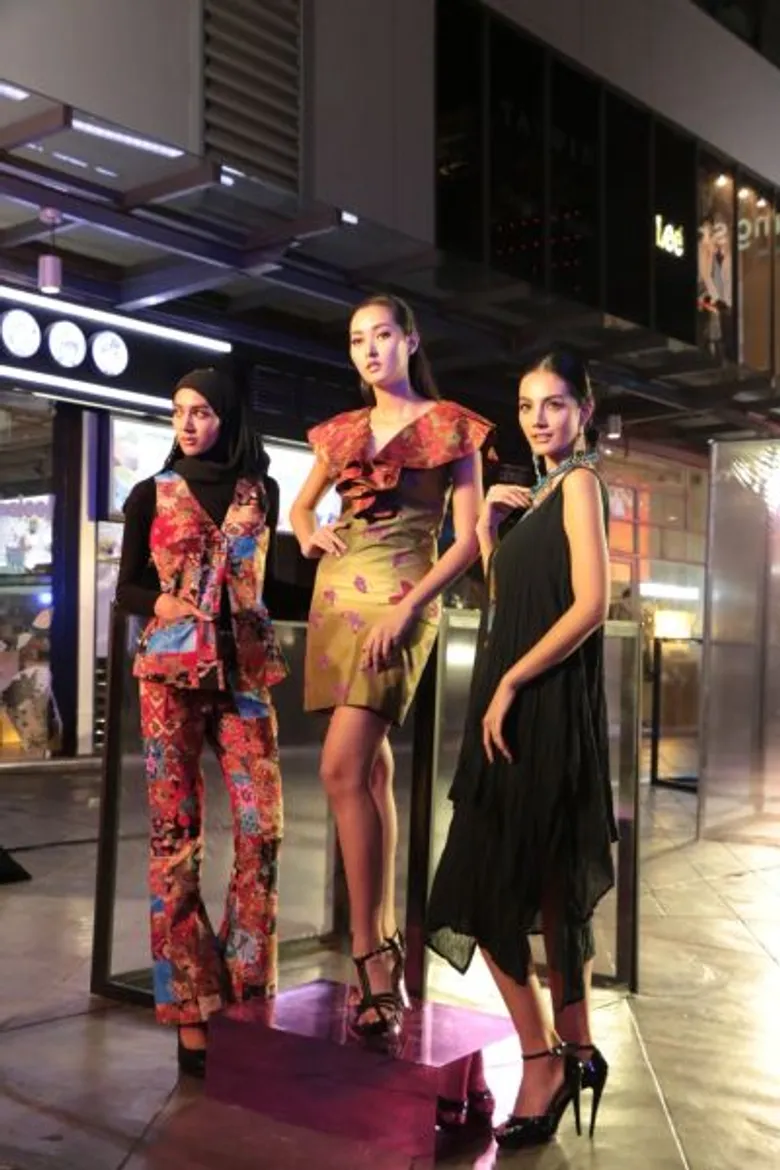 กสอ. ผนึกผู้ประกอบการ 6 ย่านการค้า โชว์ศักยภาพ “คลัสเตอร์แฟชั่น” ดึง 42 แบรนด์ เมดอินไทยแลนด์ เปิดศักราชปี 59