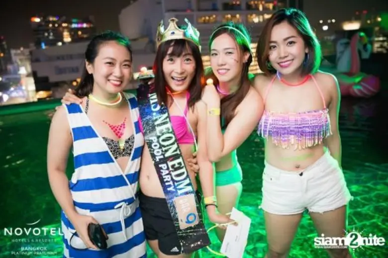 โรงแรมโนโวเทล กรุงเทพ แพลทินัม ประตูน้ำ เ...