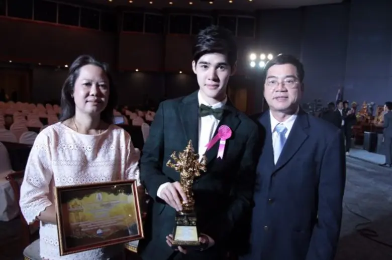 “เฟริสท์-ภาราดา” ดาวรุ่งพุ่งแรง คว้าเยาวชนสร้างสรรค์สังคมดีเด่น พร้อมลุยละคร-เพลง