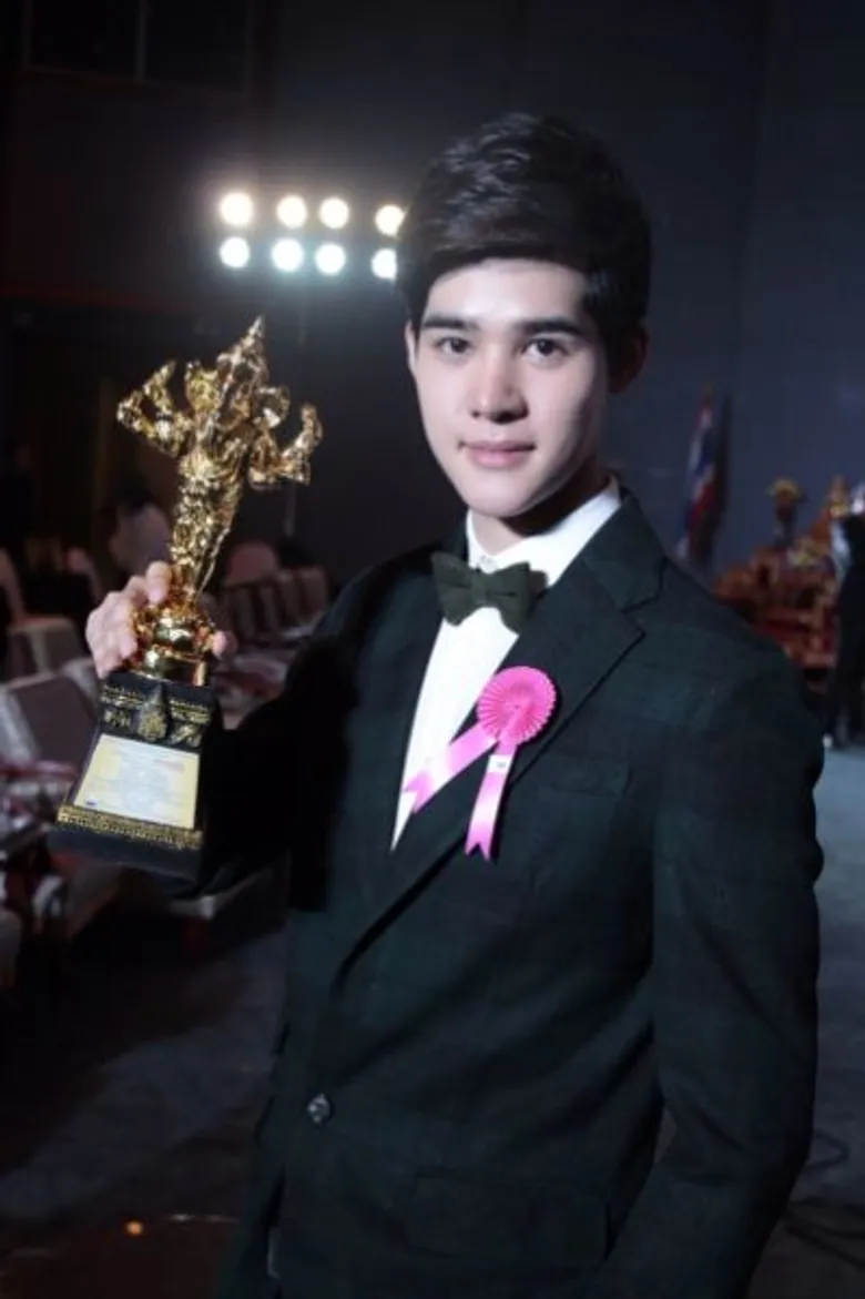 “เฟริสท์-ภาราดา” ดาวรุ่งพุ่งแรง คว้าเยาวชนสร้างสรรค์สังคมดีเด่น พร้อมลุยละคร-เพลง
