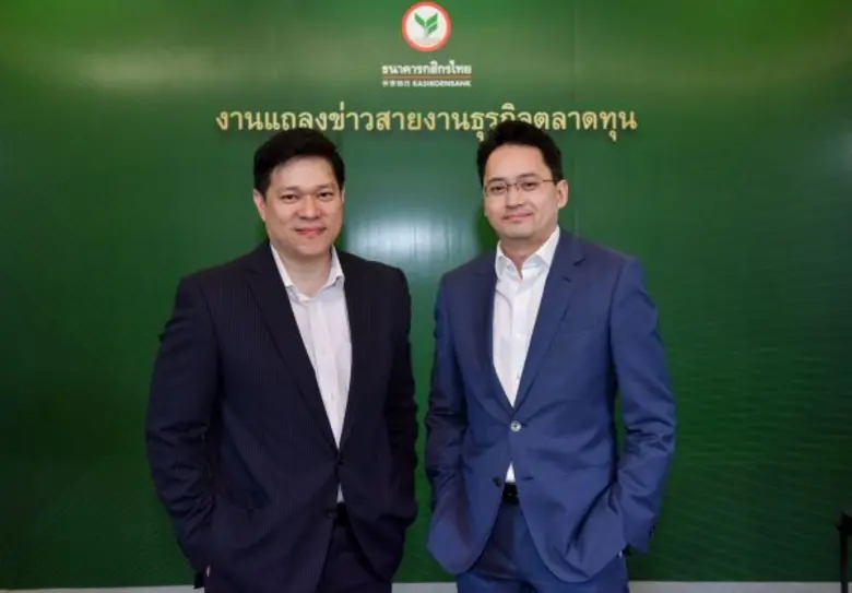 นายธิติ ตันติกุลานันท์ (ขวา) ผู้บริหารสายงานธุรกิจต...