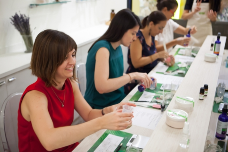 Novessence ชวนคู่รักร่วม DIY WORKSHOP สอนทำสบู่จากธรรมชาติฉลองวาเลนไทน์