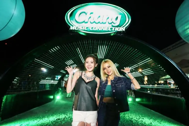 เนย เนโกะจั้ม ควง มายด์ ณภศศิ ตลุย “แอคทิวิตี้โซน” สนุกสนานในคอนเสิร์ต “ช้าง มิวสิค คอนเนคชั่น”