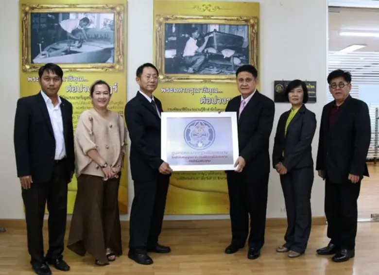 Kreetha Sopchok (3rd right), director gen...