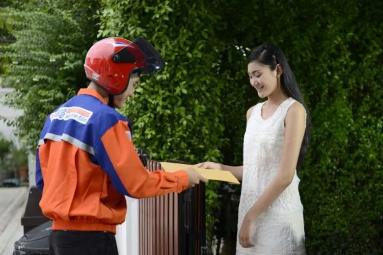 ไปรษณีย์ไทย เอาใจผู้ค้าออนไลน์ เปิดบริการ “ดี-แพ็คเกจ (D-Packet)” บริการรับ-ส่งสินค้า เก็บเงินหน้าบ้าน ตอบเทรนช้อปปิ้งปี 59