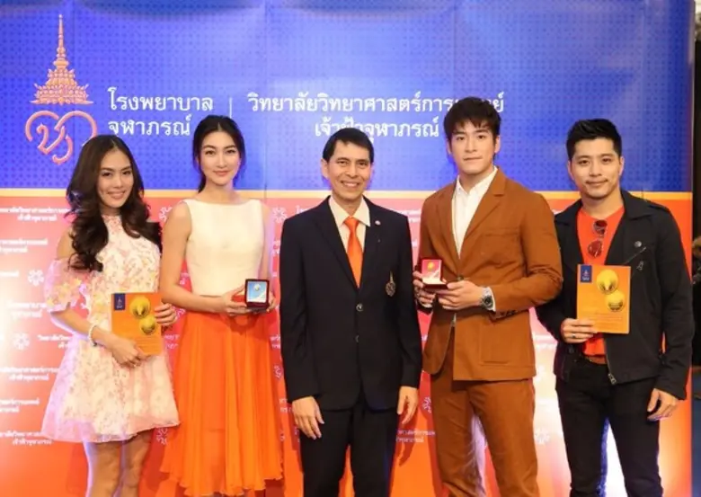 ศ.นพ.นิธิ มหานนท์ ผอ.โรงพยาบาลจุฬาภรณ์ แถ...