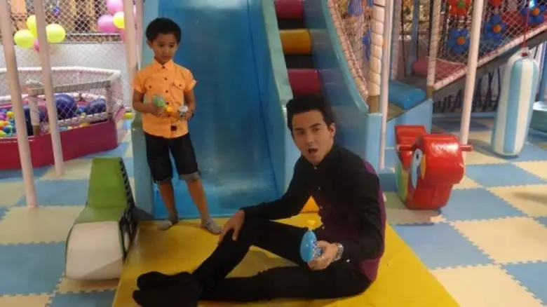 สนุกสนานกันอย่างต่อเนื่องละครรักโรแมนติกค...