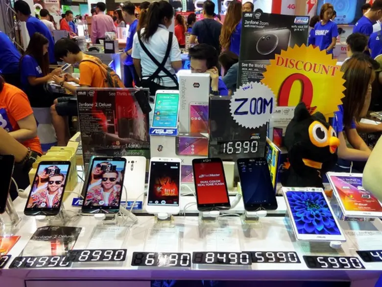 เอซุสเผย Zenfone Max กระแสดีมาก เฉลี่ยทุก 1 นาที ขายได้ 1.25 เครื่อง ครองแชมป์สมาร์ทโฟนยอดขายสูงสุดในบูธ งาน Thailand Mobile Expo 2016