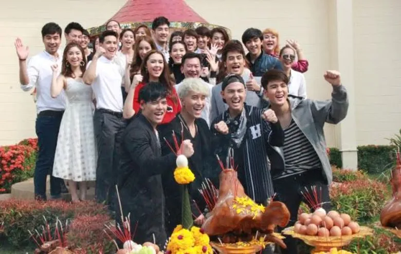 บอย-ปกรณ์ ควงแขน แพทริเซีย กู๊ด บวงสรวงละครเรื่องใหม่ “สายลับจับแอ๊บ”
