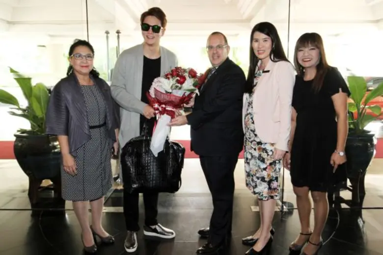 มร.วิม เอ็น. เอ็ม. ฟาเก็ล (คนที่ 3 จากซ้า...