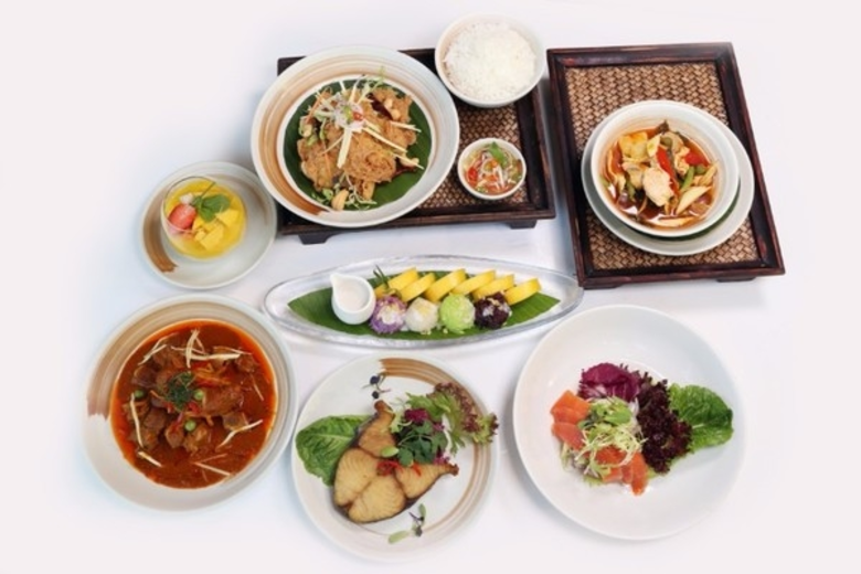 โรงแรมเดอะ แกรนด์ โฟร์วิงส์ คอนเวนชั่น ขอ...