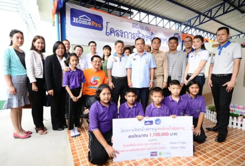 นายวีรพันธ์ อังสุมาลี ผู้ช่วยกรรมการผู้จัดการ กลุ่ม...