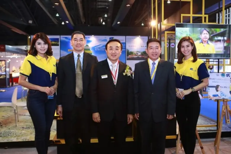 นายแพทย์กฤชรัตน์ หิรัณยศิริ (กลาง) ประธาน...