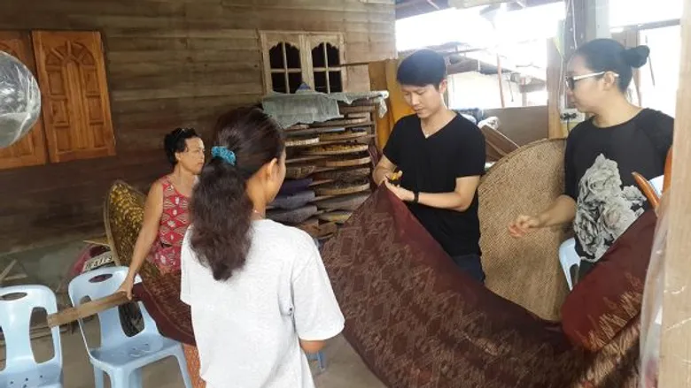 มหาวิทยาลัยนเรศวรทำวิจัย “ผ้าทอลวดลายใหม่เอกลักษณ์ประจำจังหวัดพิษณุโลก” องค์ความรู้จากภูมิปัญญา สู่สินค้าวัฒนธรรมรับประชาคมอาเซียน สะท้อนตัวตน บนความร่วมสมัย